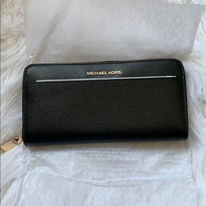 🖤 MICHAEL KORS  Saffiano Leather Contntl Wallet